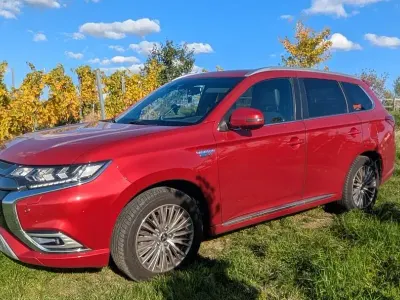 Gebraucht Mitsubishi Outlander P-HEV Top 135 PS (99 kW) 2018 Rot SUV