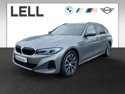 Gebraucht BMW 330 Sport Line 184 PS (135 kW) 2022 Skyscraper grau Kombi