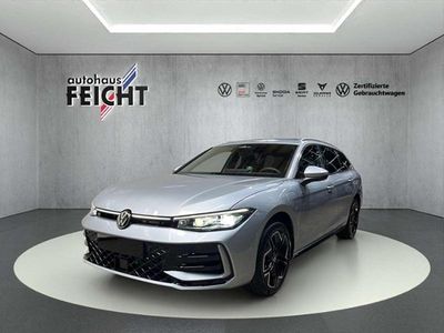 Oyster silver metallic Neu 2025 VW Passat R-line Kombi | 74.039 €
