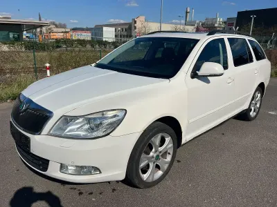 Gebraucht Skoda Octavia Elegance 140 PS (102 kW) 2011 Weiß Kombi