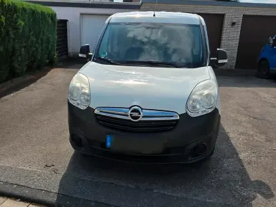 Gebraucht Opel Combo Edition 105 PS (77 kW) 2017 Weiß Van / Kleinbus