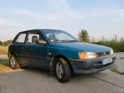 Gebraucht Toyota Starlet 75 PS (55 kW) 1995 Blau Kleinwagen