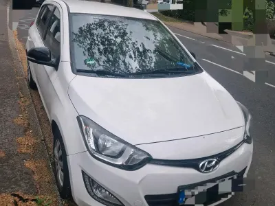 Gebraucht Hyundai i20 Edition 86 PS (63 kW) 2015 Weiß Kleinwagen