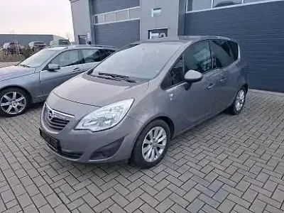 Begagnad Opel Meriva 120 HK (88 kW) 2013 Grå Minibuss