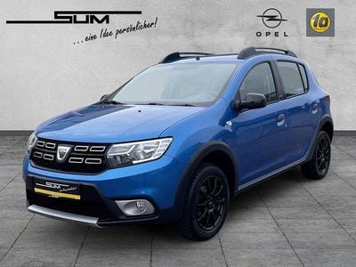 Gebraucht Dacia Sandero Celebration 90 PS (66 kW) 2019 Blau sky Limousine