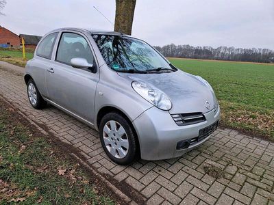 Gebraucht Nissan Micra 73 PS (53 kW) 2000 Silber Kleinwagen