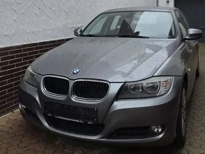 Używany BMW 318 143 KM (105 kW) 2010 Szary Sedan/Limuzyna