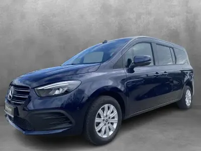 Gebraucht Mercedes T180 Progressive 131 PS (96 kW) 2024 Cavansitblau metallic Van / Kleinbus