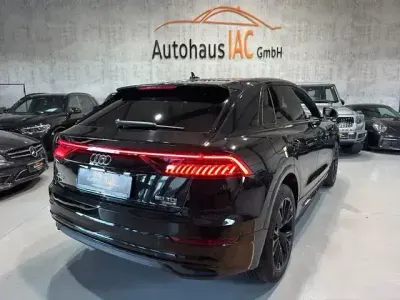 Używany Audi Q8 S-Line 286 KM (210 kW) 2022 Czarny SUV