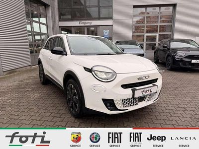 Neu Fiat 600 La Prima 145 PS (106 kW) 2026 Gelato weiß SUV