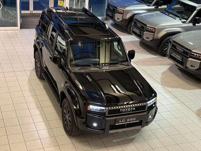Tiefschwarz mica 218 Neu 2025 Toyota Land Cruiser Lounge SUV | 93.495 € (Etwas zu teuer)