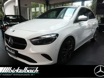 Gebraucht Mercedes B220 190 PS (139 kW) 2024 Weiß Kleinwagen