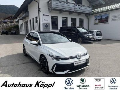 Neu VW Golf VIII R-line 150 PS (110 kW) 2026 Pure white Limousine