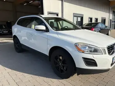 Gebraucht Volvo XC60 Pro 163 PS (119 kW) 2013 Weiß SUV