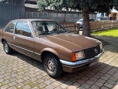 Usado Opel Rekord 75 HP (55 kW) 1980 Castanho Sedan
