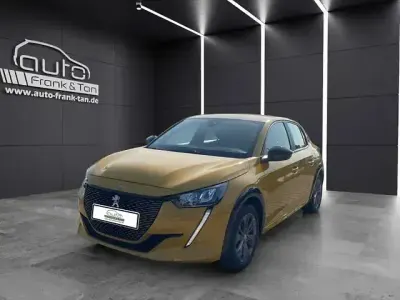Gebraucht Peugeot e-208 Active 100 kW (136 PS) 2022 Gelb Kleinwagen