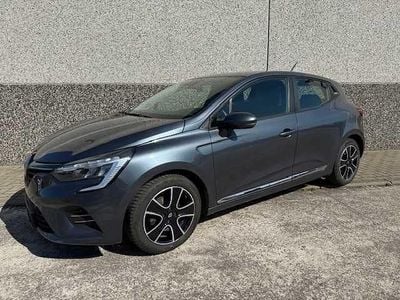Grau Gebraucht 2020 Renault Clio V Zen Limousine | 11.999 € (Fairer Preis)