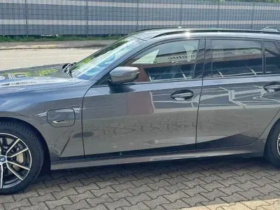 Gebraucht BMW 330e Sport Line 292 PS (214 kW) 2022 Schwarz Kombi