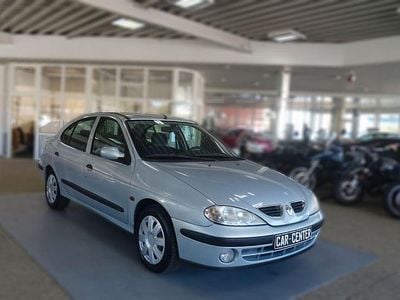 Gebraucht Renault Mégane Dynamique 107 PS (78 kW) 2001 Unbekannt (metallic) Limousine