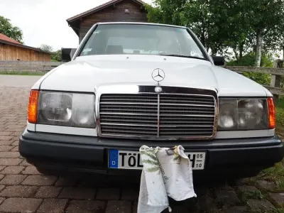 Gebraucht Mercedes E260 160 PS (117 kW) 1989 Weiß Limousine