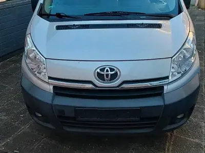 Używany Toyota Proace 128 KM (94 kW) 2014 Srebrny Minivan