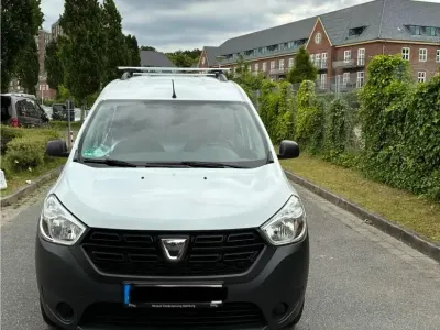 Gebraucht Dacia Dokker 102 PS (75 kW) 2019 Weiß Van / Kleinbus