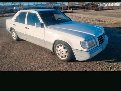 Gebraucht Mercedes E200 136 PS (100 kW) 1994 Weiß Limousine