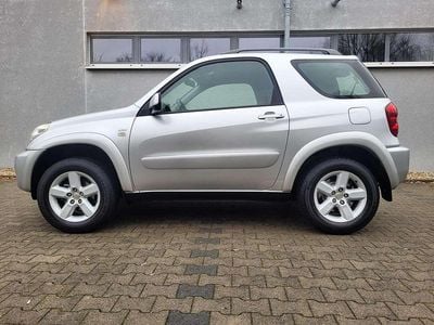 Silver metallic / silver ash Gebraucht 2005 Toyota RAV4 Sol SUV | 11.900 €