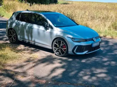 Gebraucht VW Golf VIII GTI 265 PS (194 kW) 2025 Grau Limousine