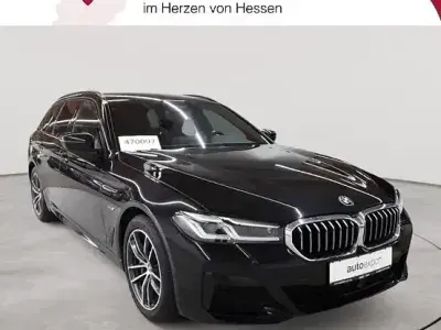 Gebraucht BMW 530e M Sport 184 PS (135 kW) 2022 Saphirschwarz metallic Kombi