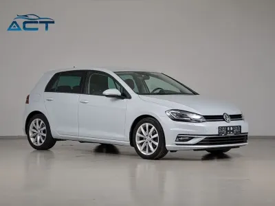 Używany VW Golf VII Highline 150 KM (110 kW) 2018 Srebrny Sedan/Limuzyna