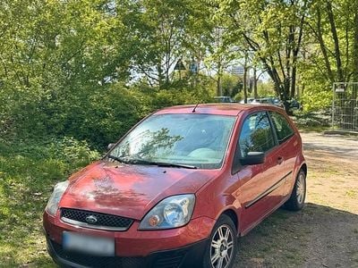 Usata Ford Fiesta 90 CV (66 kW) 2006 Rosso Utilitaria