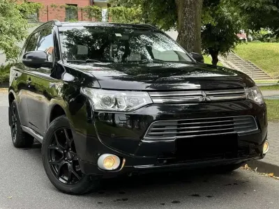 Gebraucht Mitsubishi Outlander P-HEV 121 PS (88 kW) 2014 Schwarz SUV