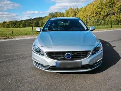 Gebraucht Volvo V60 181 PS (133 kW) 2014 Silber Kombi