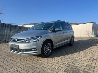 Neu VW Touran Comfortline 150 PS (110 kW) 2025 Silber Van / Kleinbus