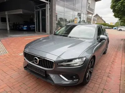Gebraucht Volvo V60 Inscription 190 PS (139 kW) 2020 Metallic Kombi