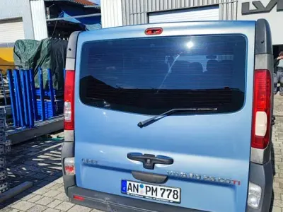Używany Opel Vivaro 145 KM (106 kW) 2011 Niebieski Minivan