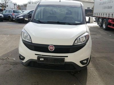 Gebraucht Fiat Doblò Trekking 95 PS (69 kW) 2019 Weiß Van / Kleinbus
