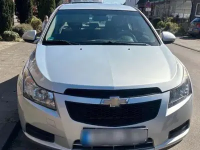 Begagnad Chevrolet Cruze 124 HK (91 kW) 2011 Silver Sedan