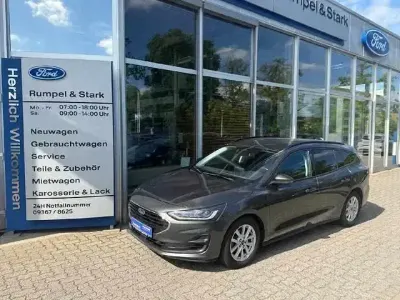 Gebraucht Ford Focus Cool & Connect 120 PS (88 kW) 2023 Magneticgrau Kombi