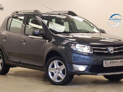 Grau Gebraucht 2016 Dacia Sandero Stepway Limousine | 8.999 € (Fairer Preis)