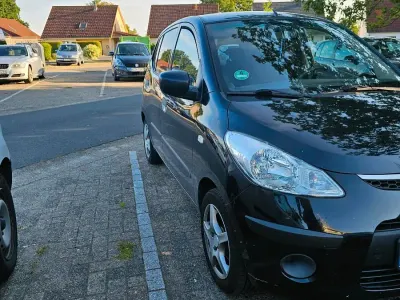 Gebraucht Hyundai i10 67 PS (49 kW) 2011 Schwarz Kleinwagen