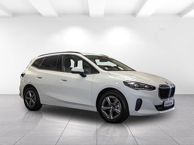 Gebraucht BMW 220 Active Tourer Luxury Line 163 PS (119 kW) 2025 Weiß Van / Kleinbus