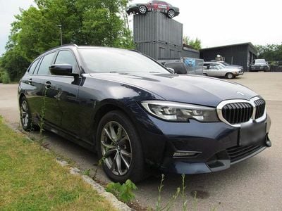 Blau Gebraucht 2022 BMW 320 Sport Line Kombi | 24.500 € (Guter Preis)