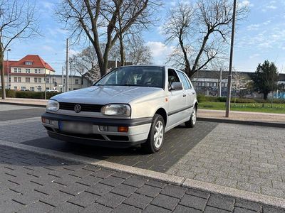 Gebraucht VW Golf III 90 PS (66 kW) 1993 Silber Kleinwagen