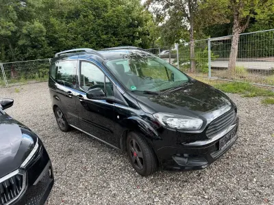 Gebraucht Ford Tourneo Courier Ambiente 101 PS (74 kW) 2017 Schwarz Van / Kleinbus