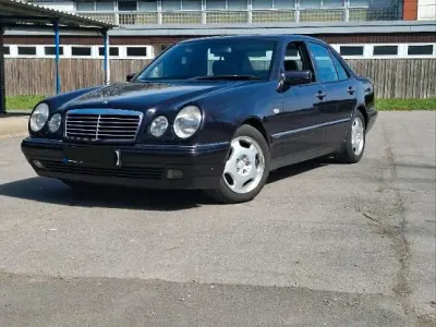 Gebraucht Mercedes E280 Avantgarde 204 PS (150 kW) 1997 Violet Limousine