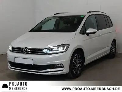 Gebraucht VW Touran Comfortline 150 PS (110 kW) 2024 Oryxweiß perlmutteffekt Van / Kleinbus