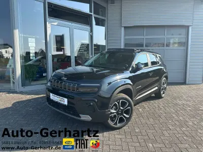 Neu Jeep Avenger Summit 101 PS (74 kW) 2025 Solid black clear coat SUV