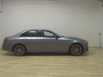 Gebraucht Mercedes E220 Avantgarde 220 PS (161 kW) 2022 Grau Limousine